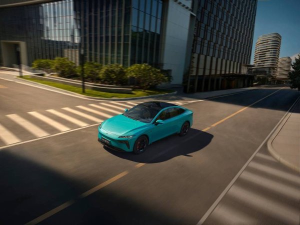 杨方策略 全系标配激光雷达 东风奕派eπ007+预售14.99万起